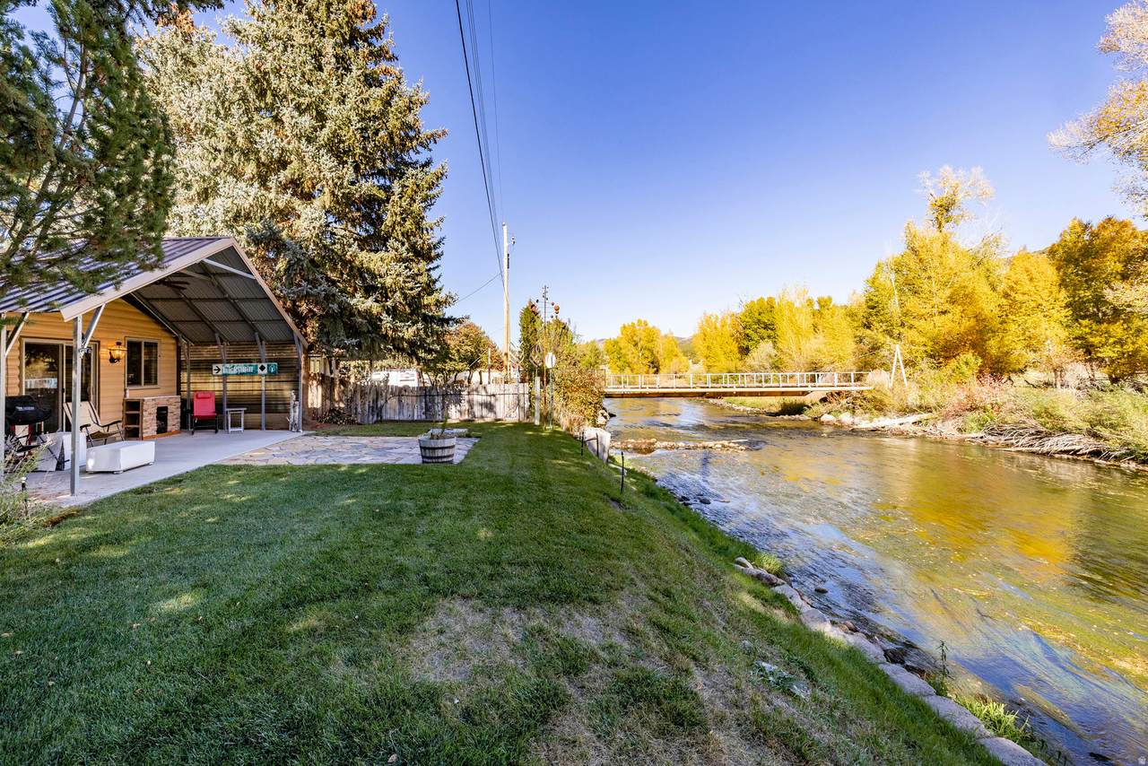 2887 Cottonwood Dr - Photo 1