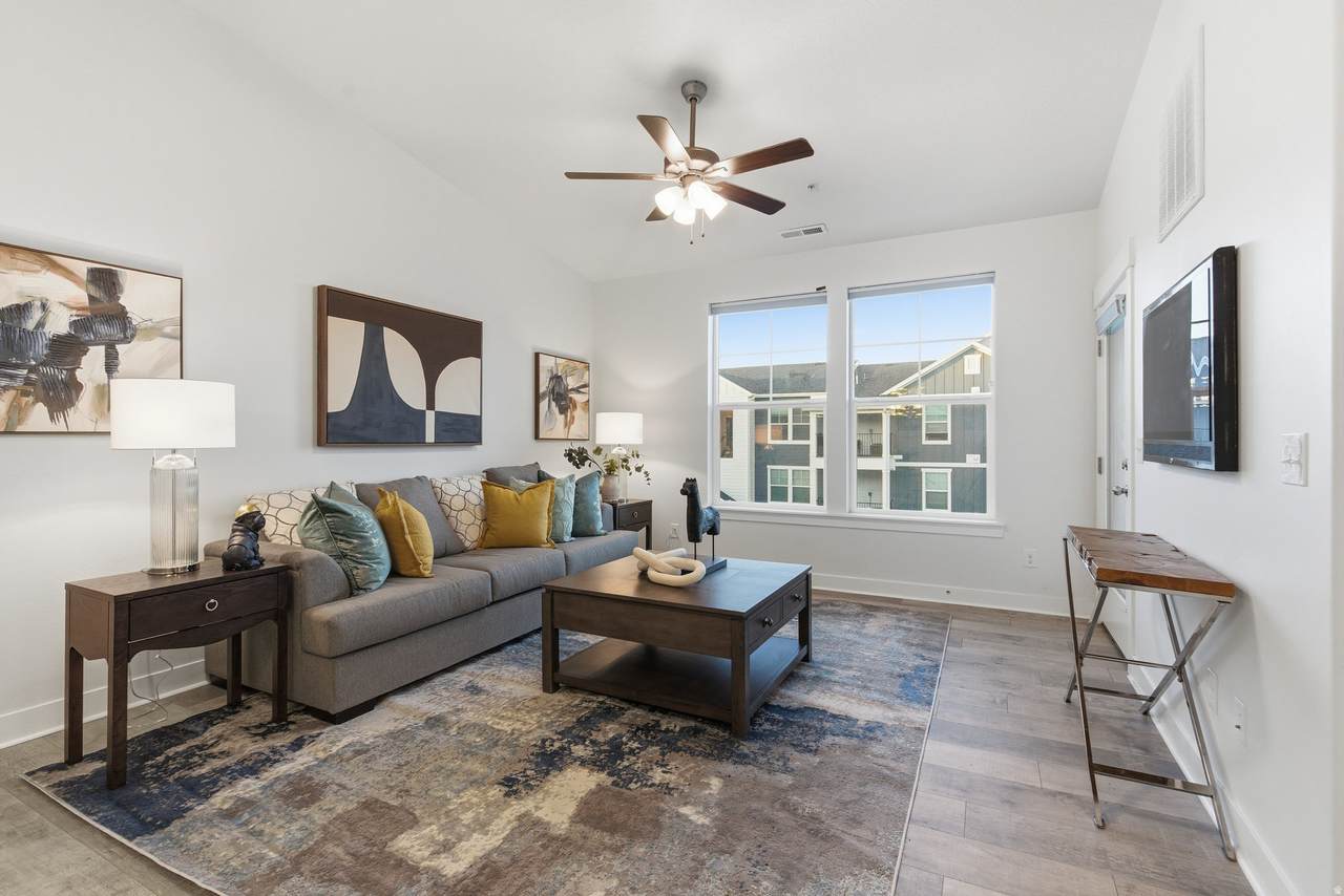 936 Big Ben Ln - Photo 1