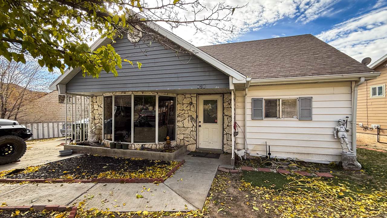 620 Edgehill Dr - Photo 1