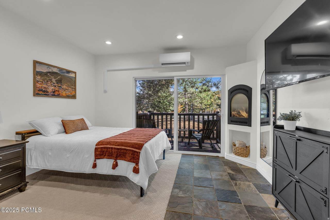 2285 Sidewinder Dr - Photo 1