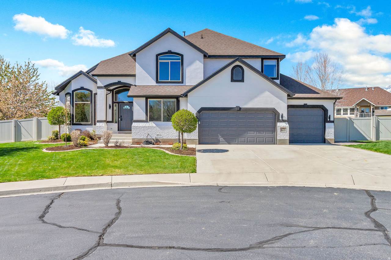 1427 Narra Pl - Photo 1