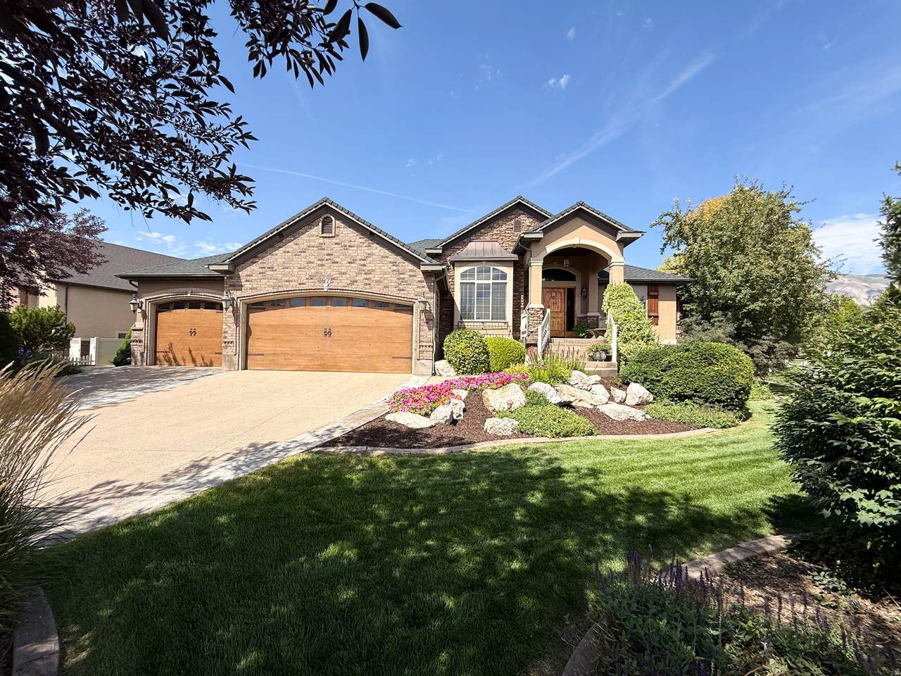 1076 Mountain Orchard Dr - Photo 1