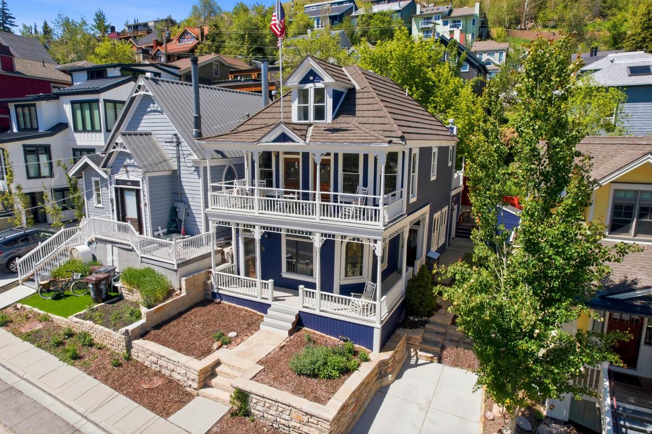 325 Park Ave - Photo 1