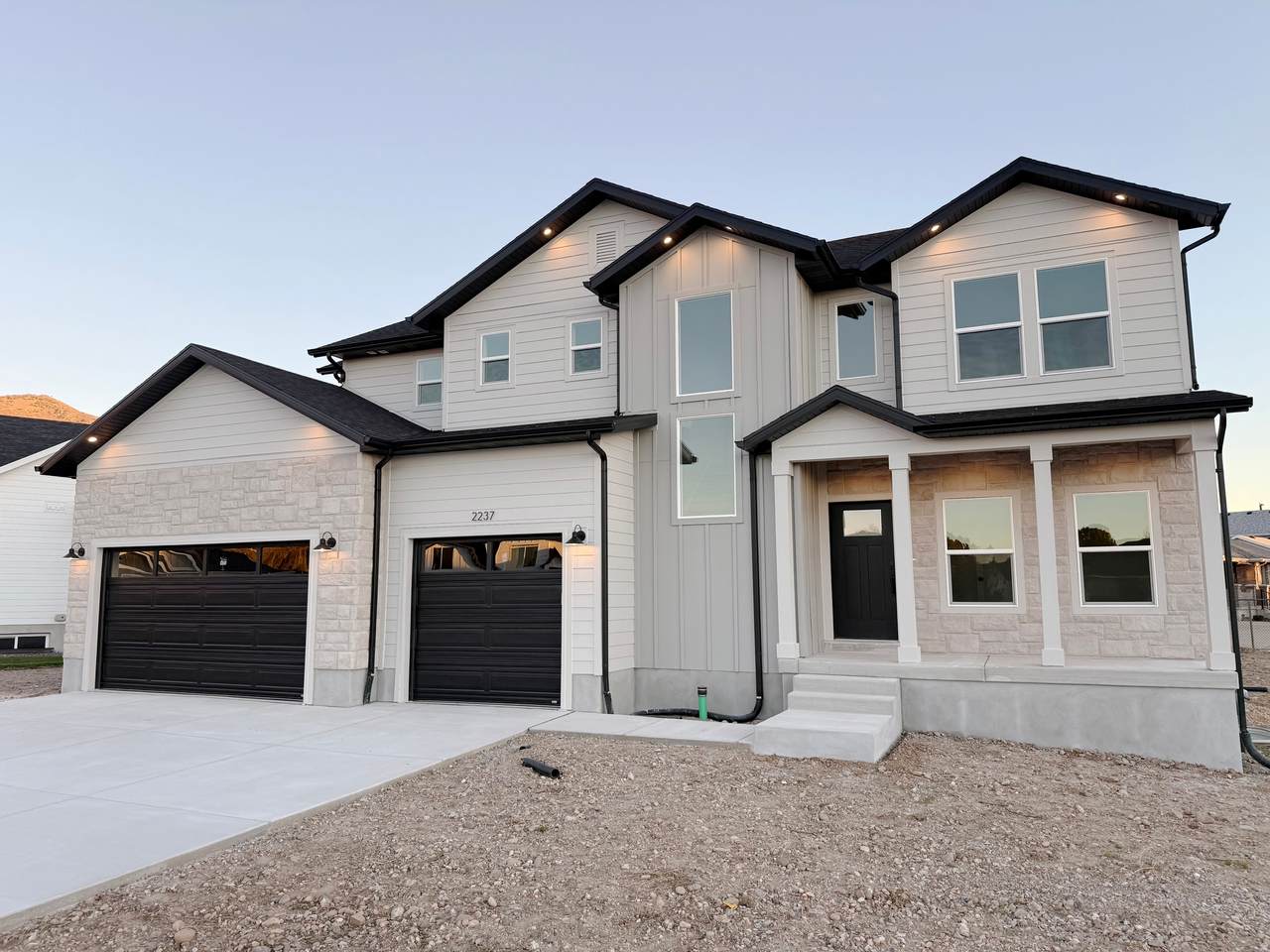 2237 Parkside Cir - Photo 1