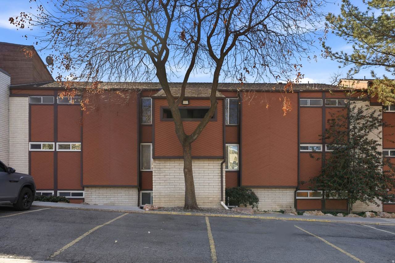 2402 Elizabeth St - Photo 1