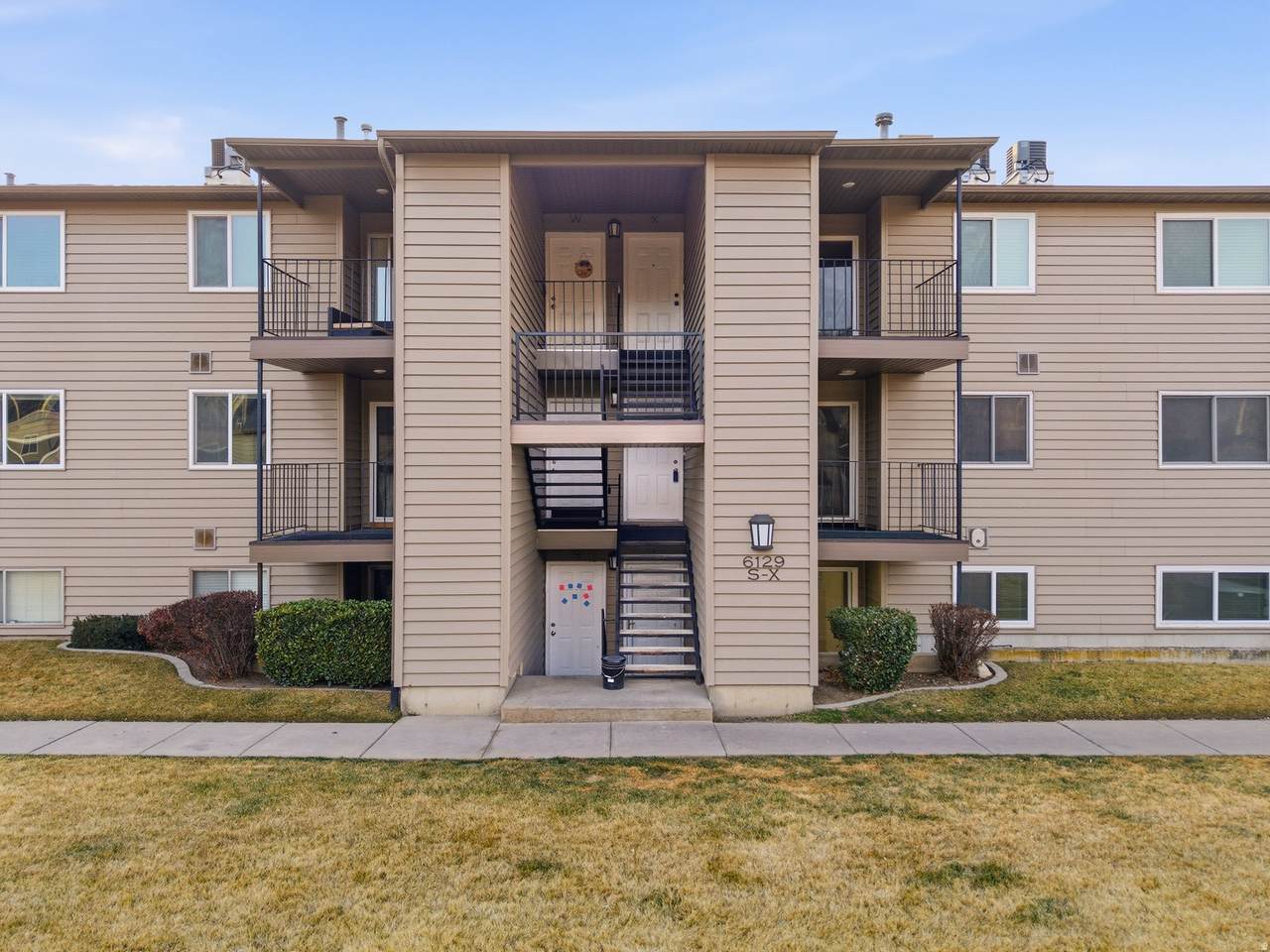 6129 1300 St - Photo 1