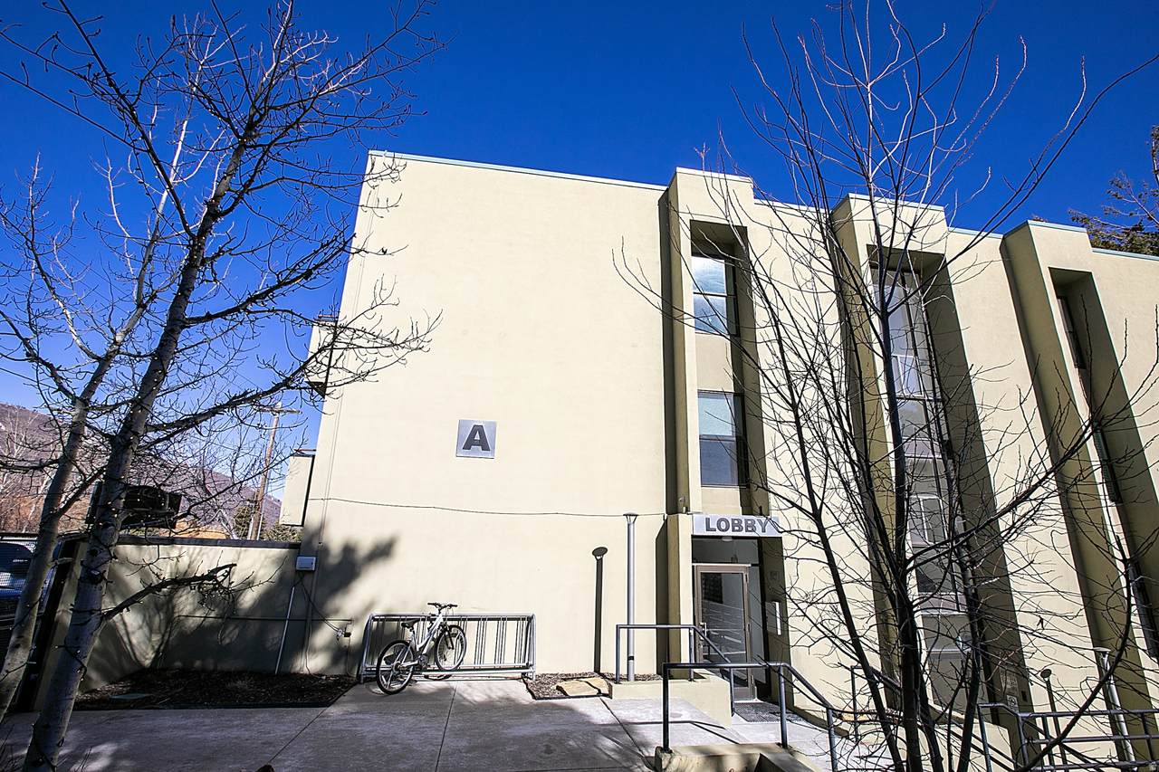 1482 Empire Ave - Photo 1