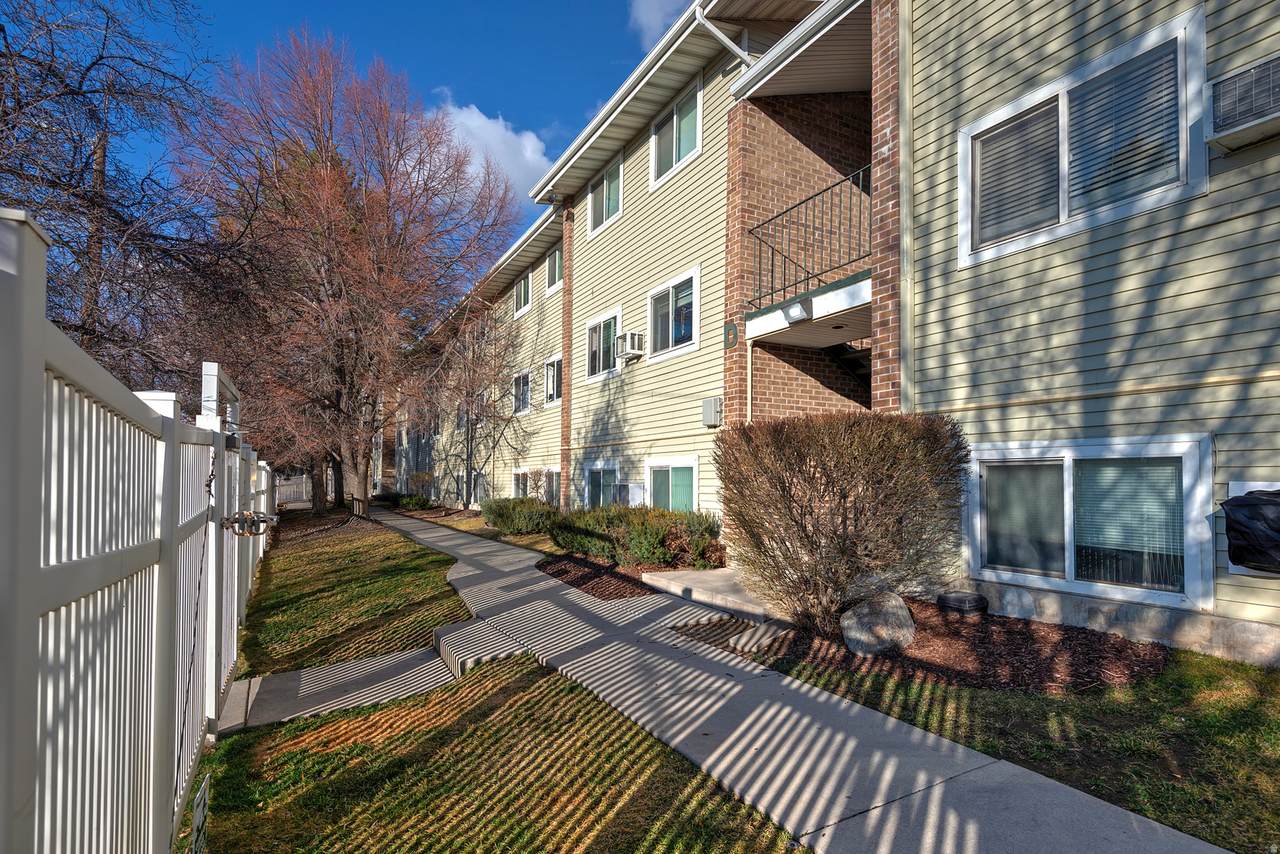 217 Foss St - Photo 1