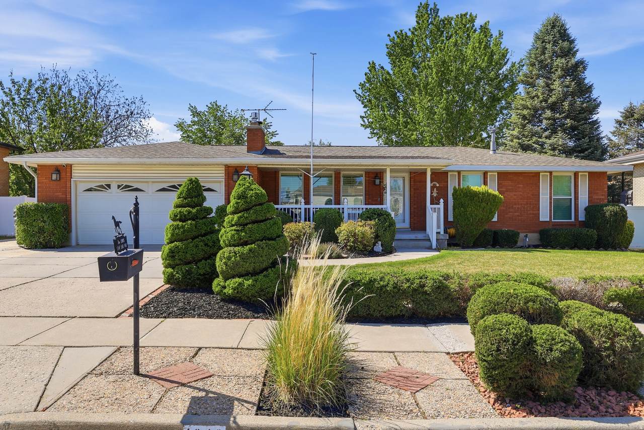 1242 Earl Way - Photo 1