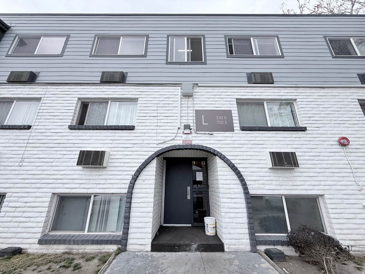 330 700 - Photo 1