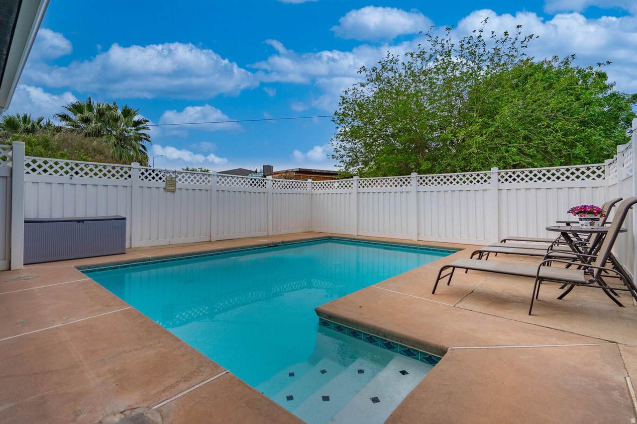 2148 660 NORTH Cir - Photo 1