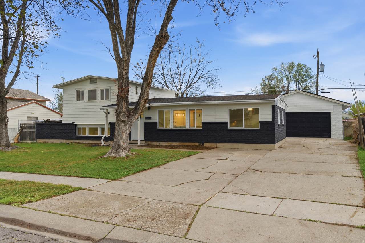 3857 Hallmark Dr - Photo 1