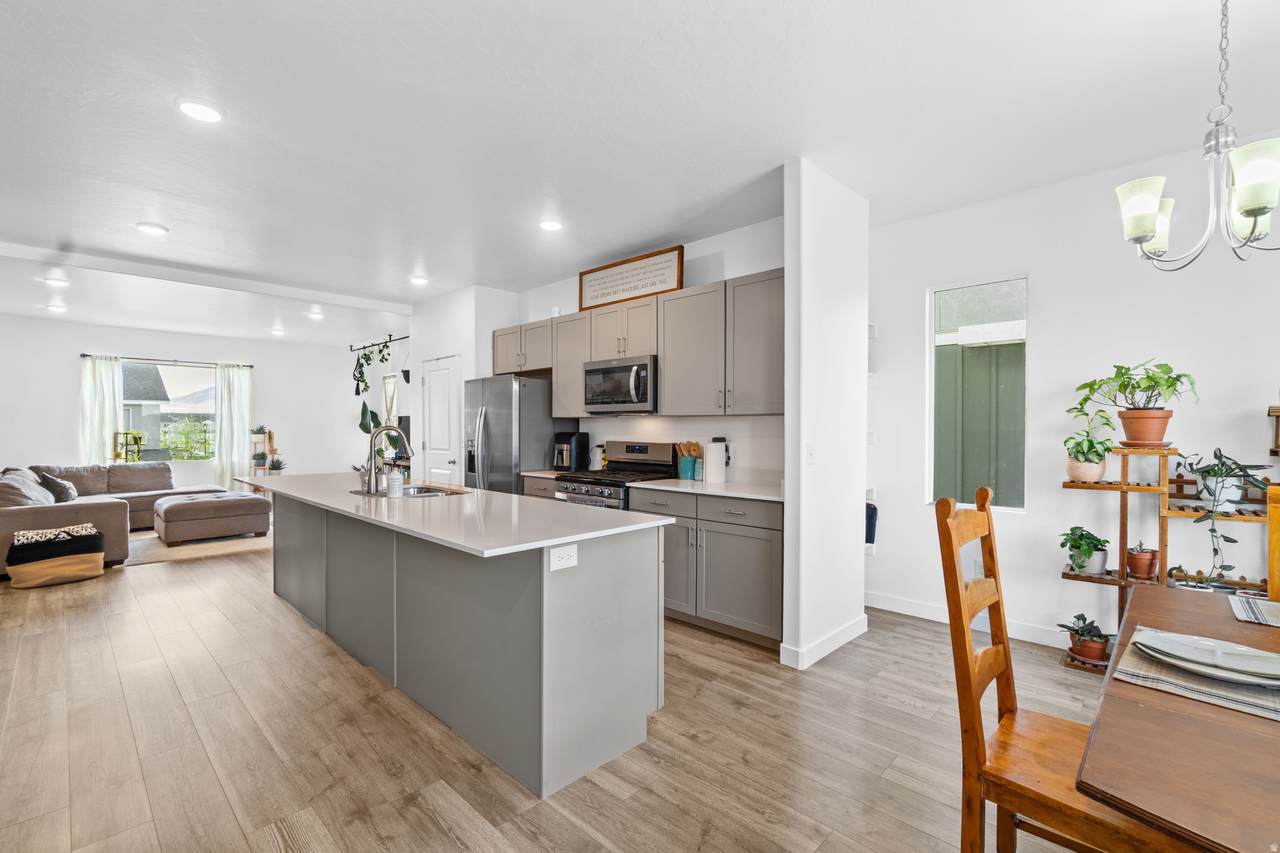 1083 Waterway Ln - Photo 1