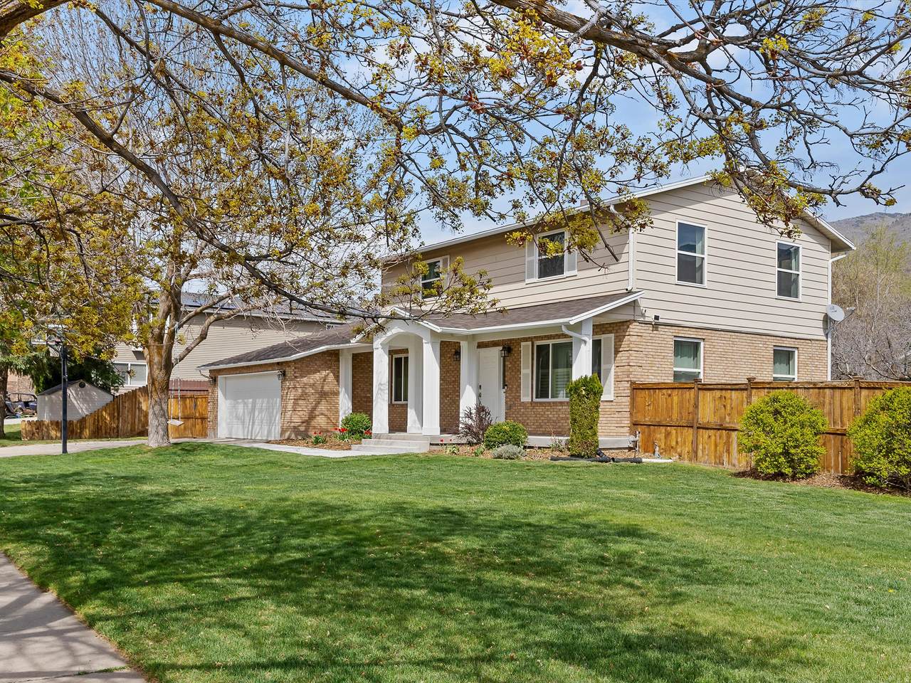 2220 Joni Dr - Photo 1