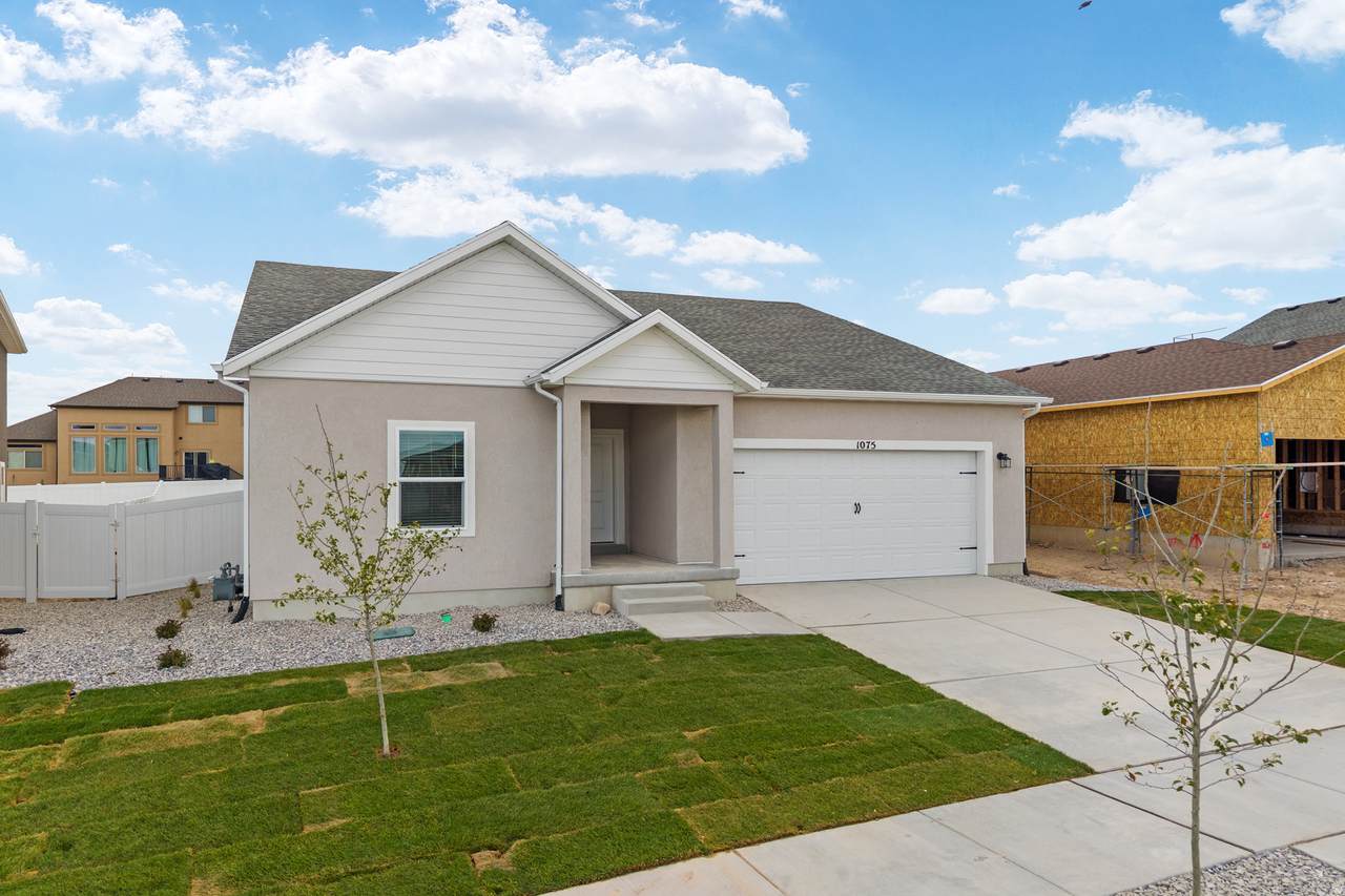 1119 Vegas St - Photo 1