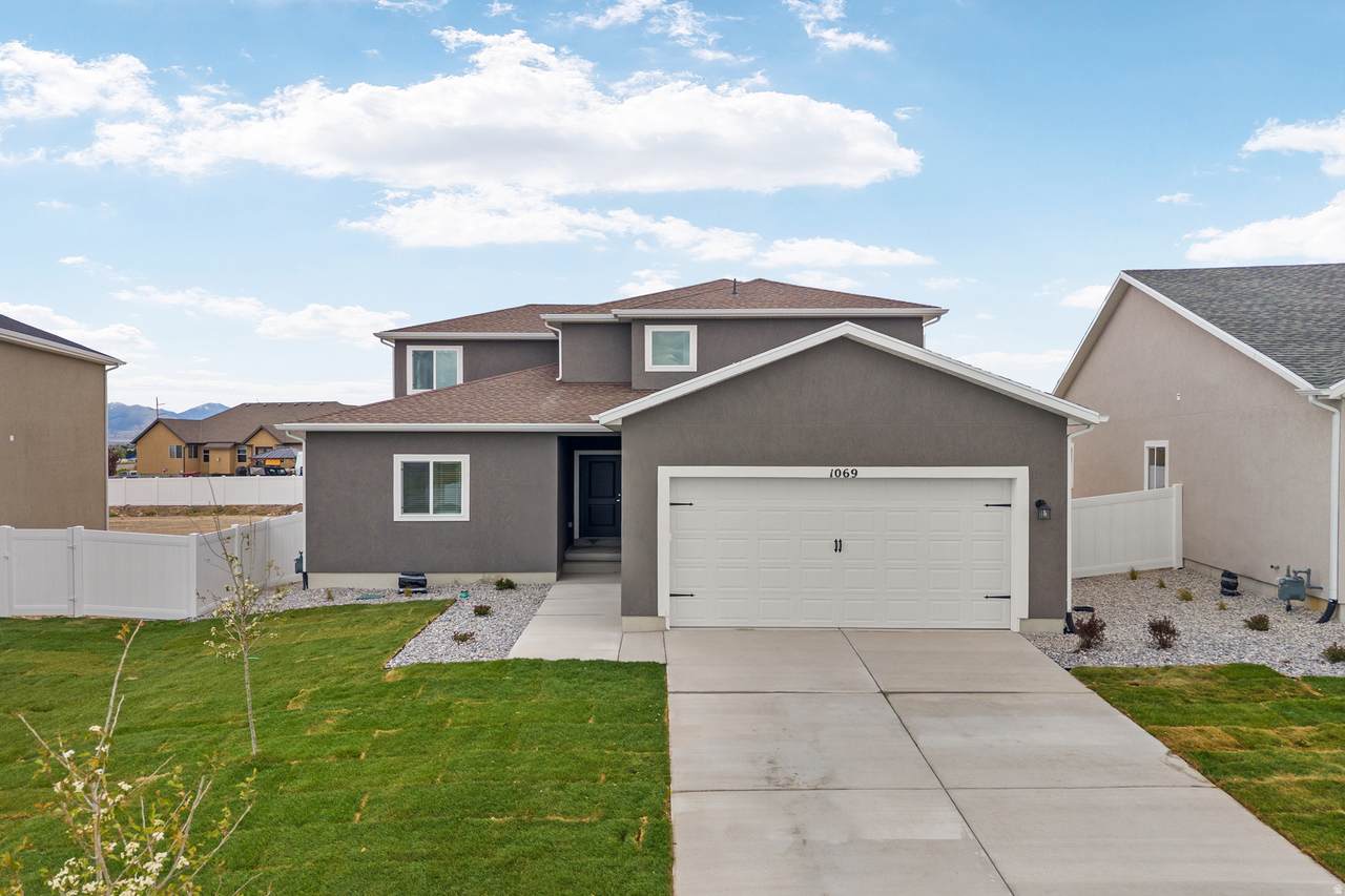 1069 Vegas St - Photo 1
