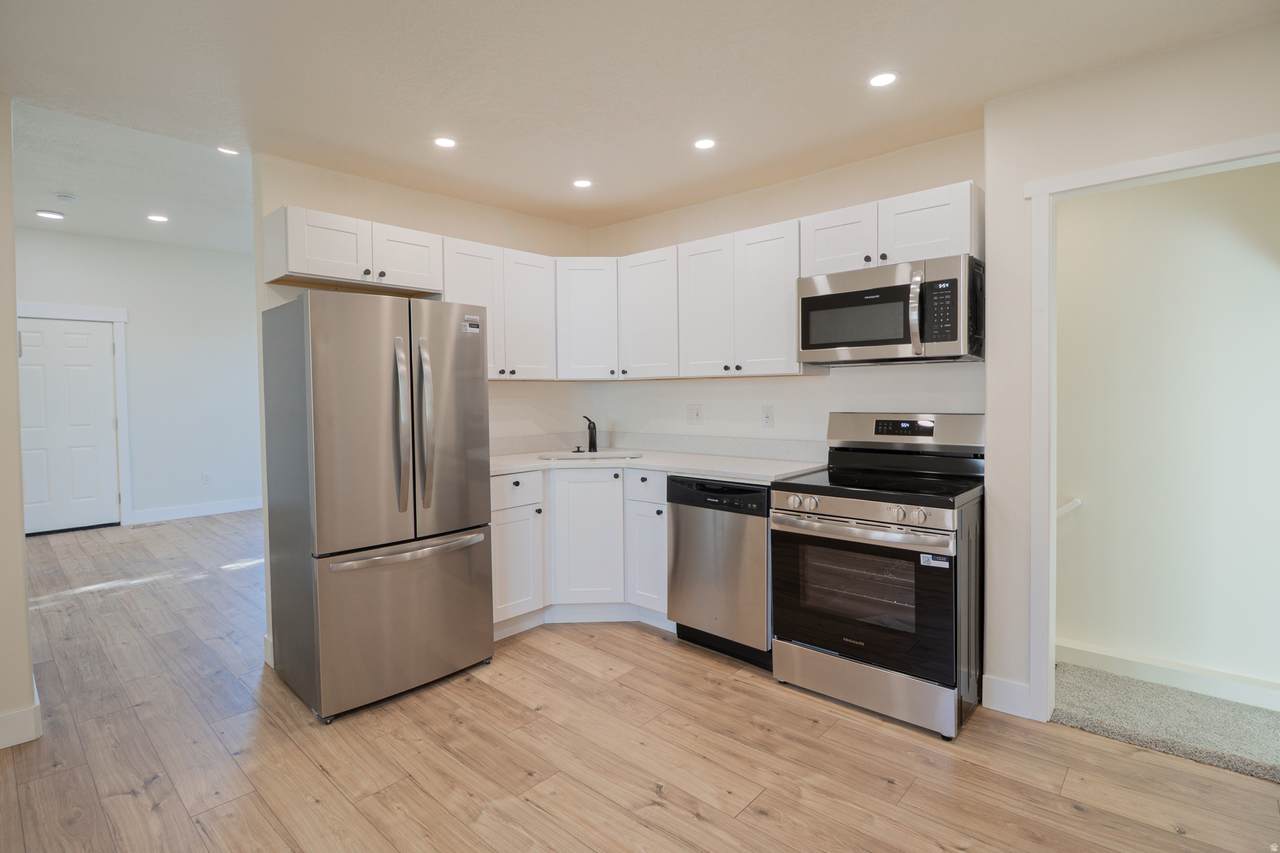 310 4TH St - Photo 1