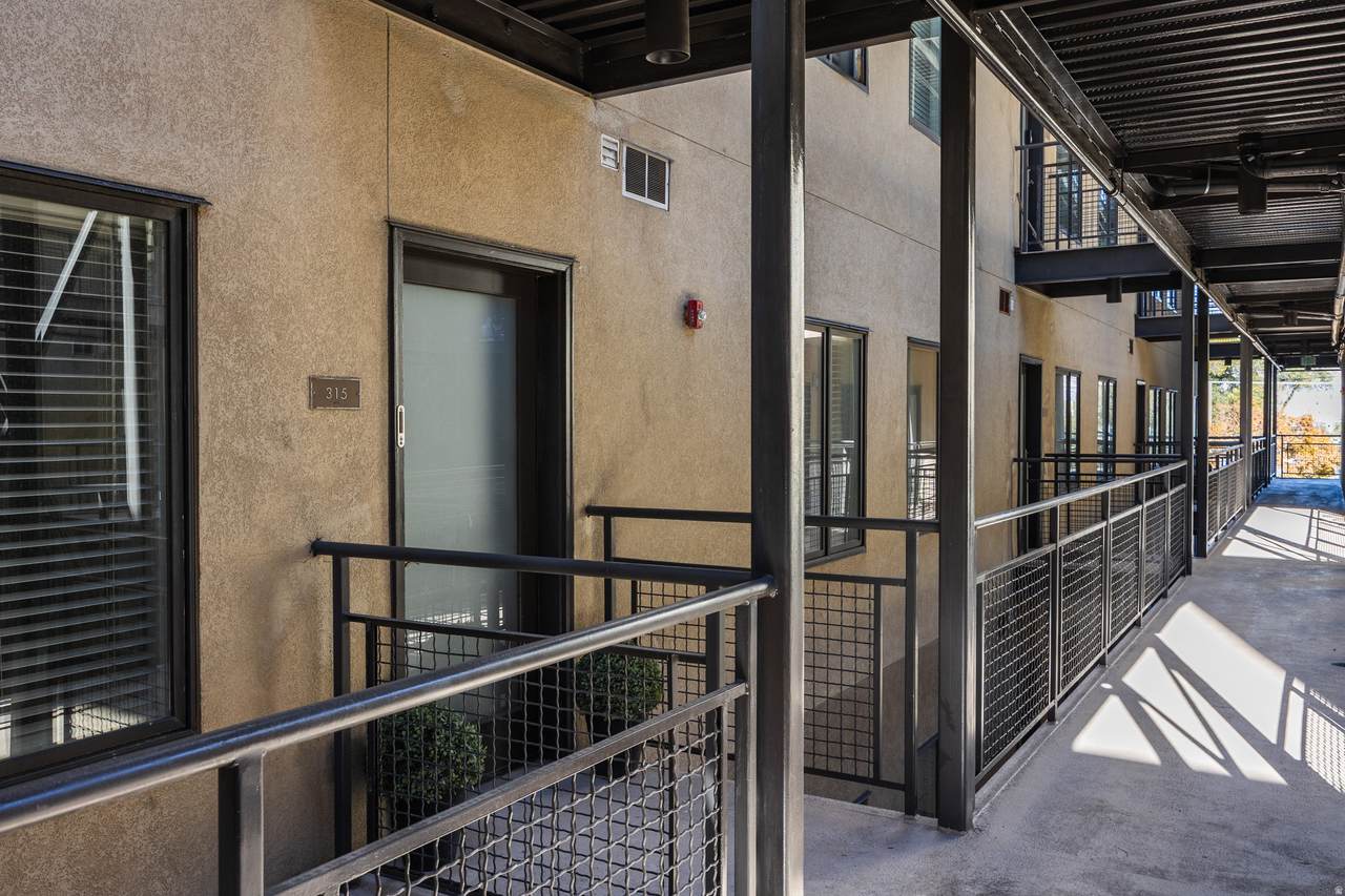 2150 Main St - Photo 1