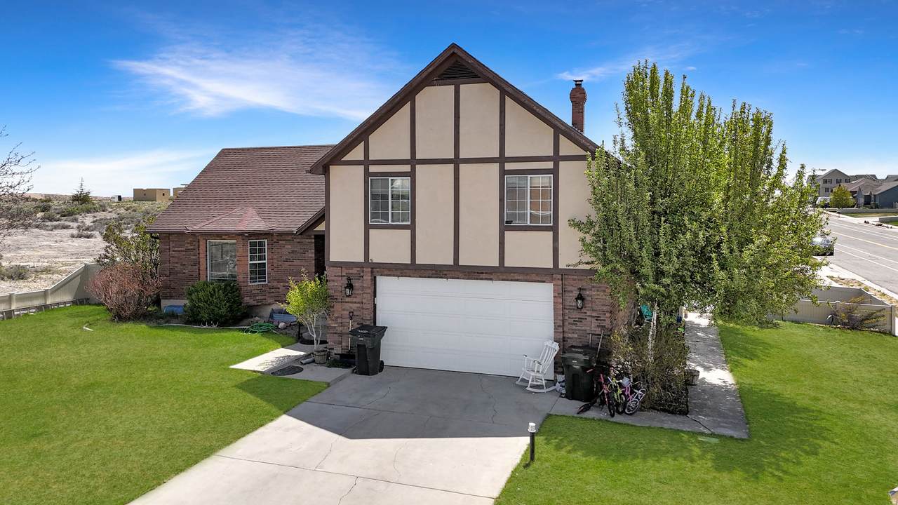 1716 Sagewood Rd - Photo 1