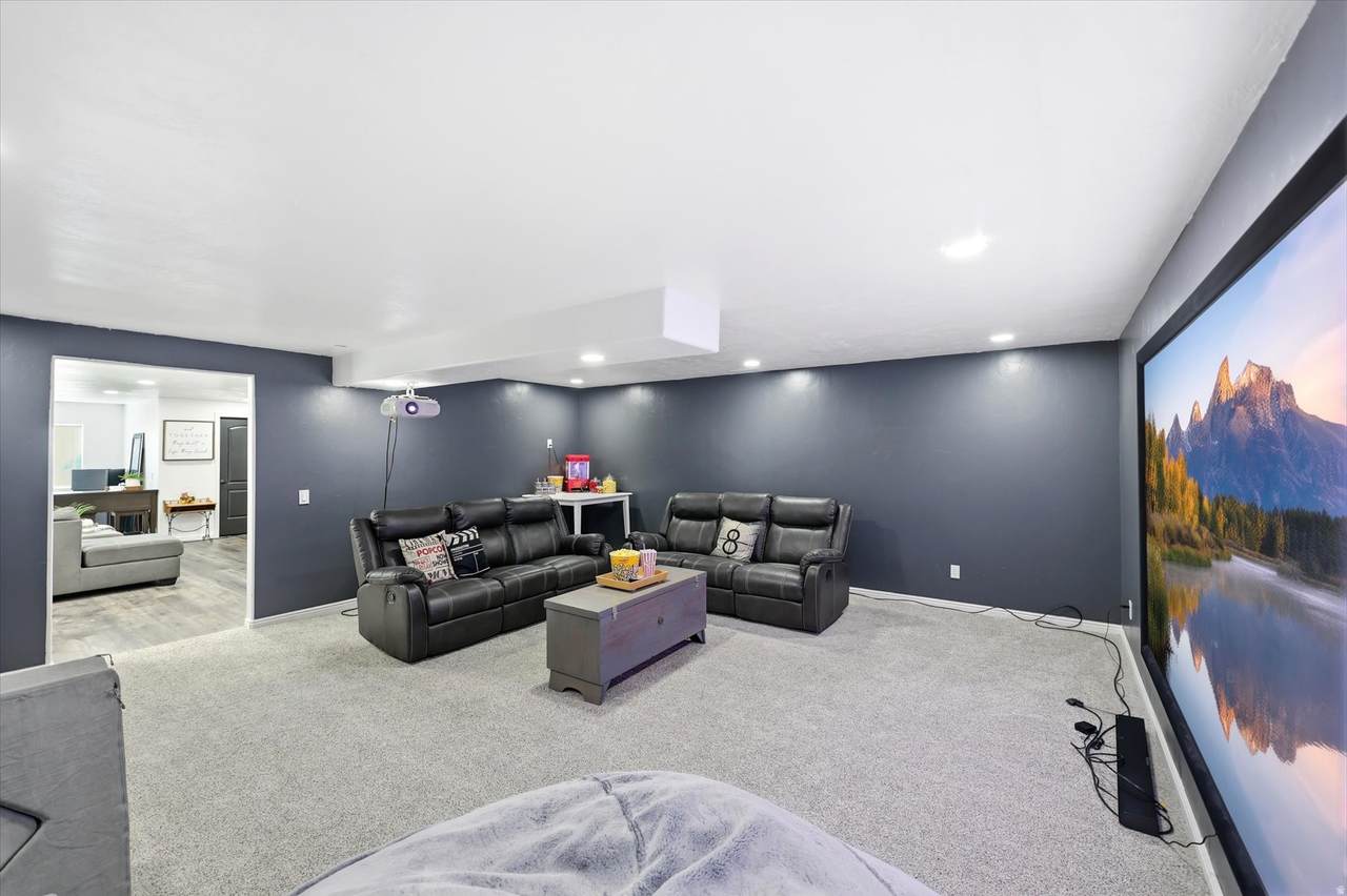 332 Red Rock Dr - Photo 1