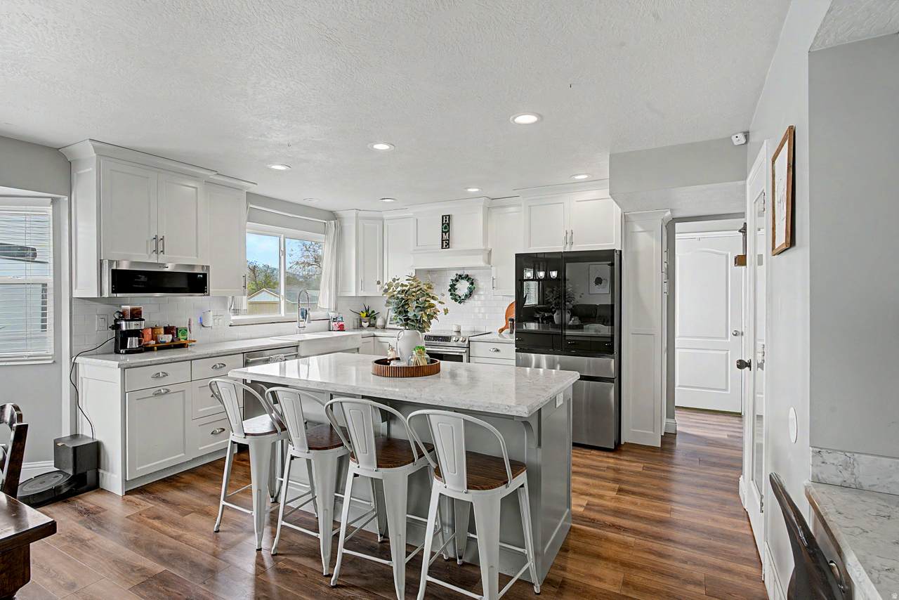 8233 Creekwood Cir - Photo 1