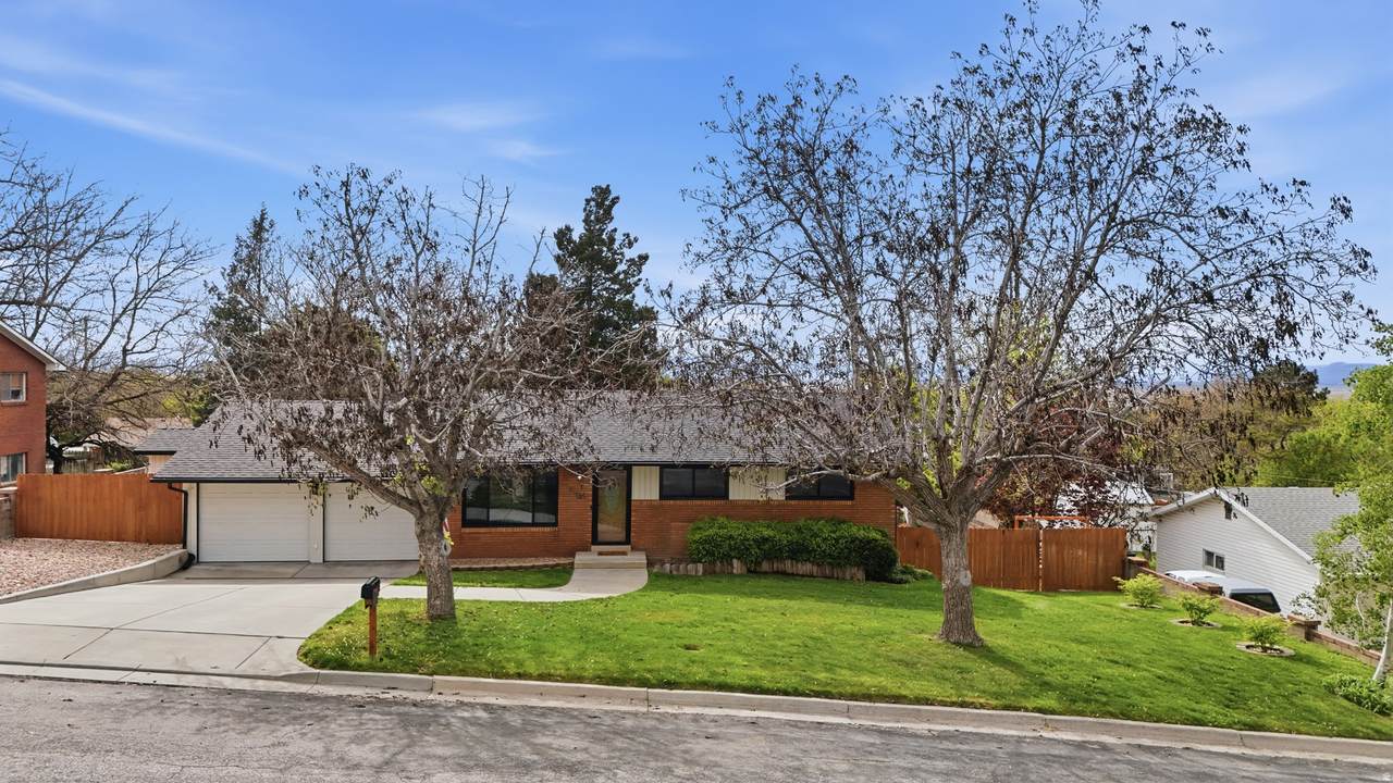 2470 Peach St - Photo 1