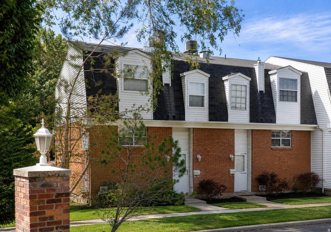 696 Williamsburg Park Cir - Photo 1