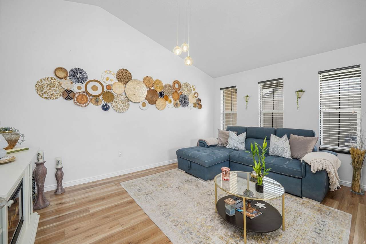 1022 Allington Dr - Photo 1