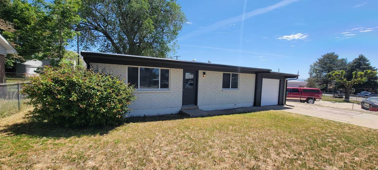 1494 Marilyn Dr - Photo 1