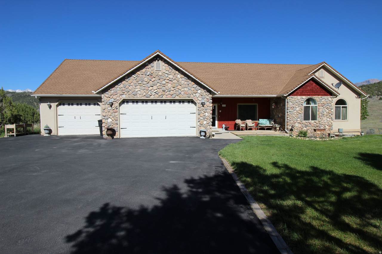 19638 Buckskin Cir - Photo 1