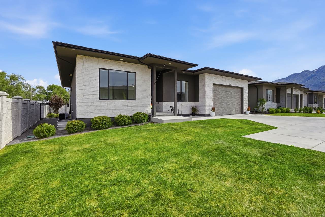 653 Vandalay Ln - Photo 1