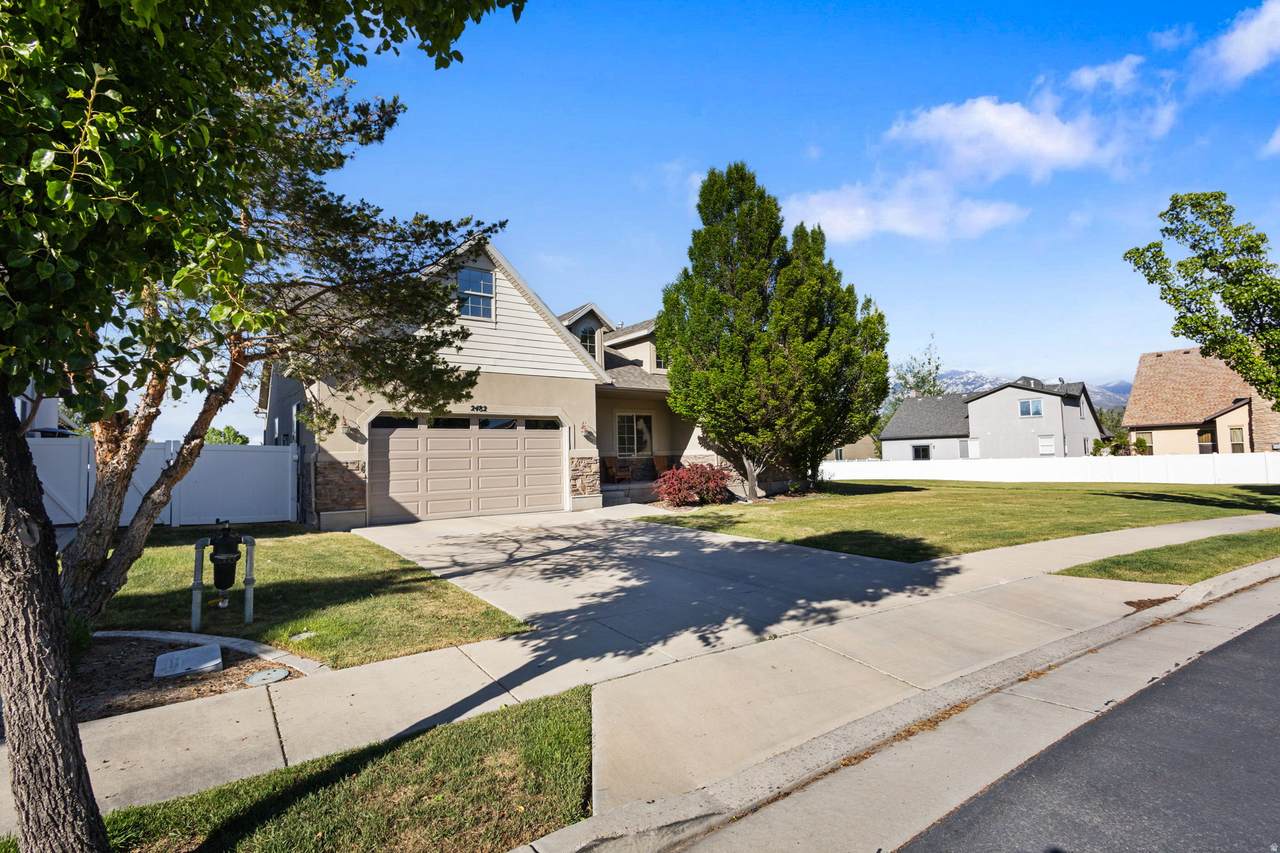 2482 Adelaide Dr - Photo 1