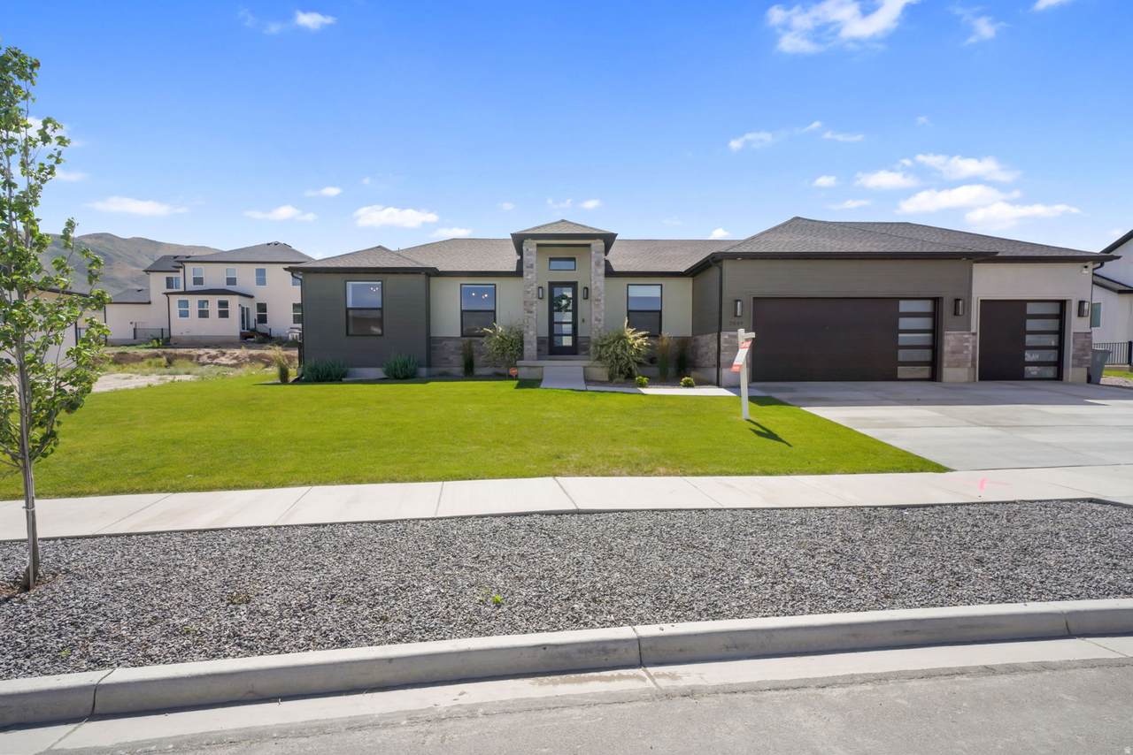 2049 Roan Ave - Photo 1