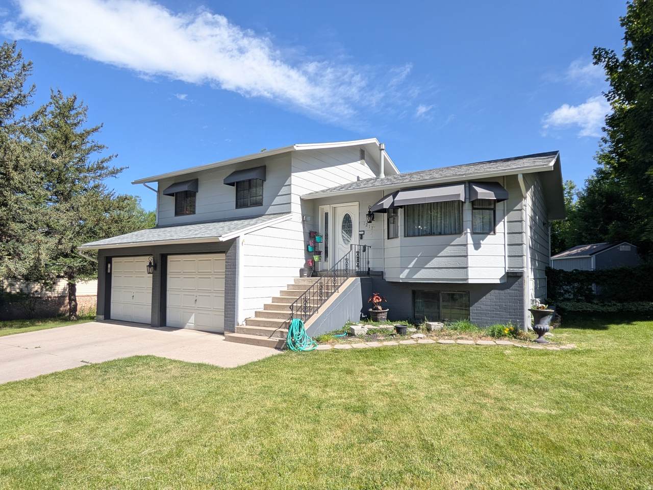 1217 Eastridge Dr - Photo 1