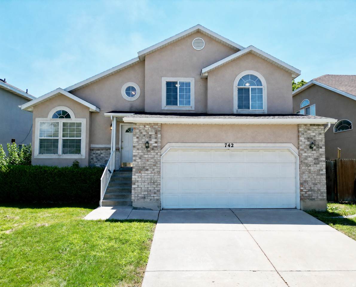 742 Rowley Dr - Photo 1
