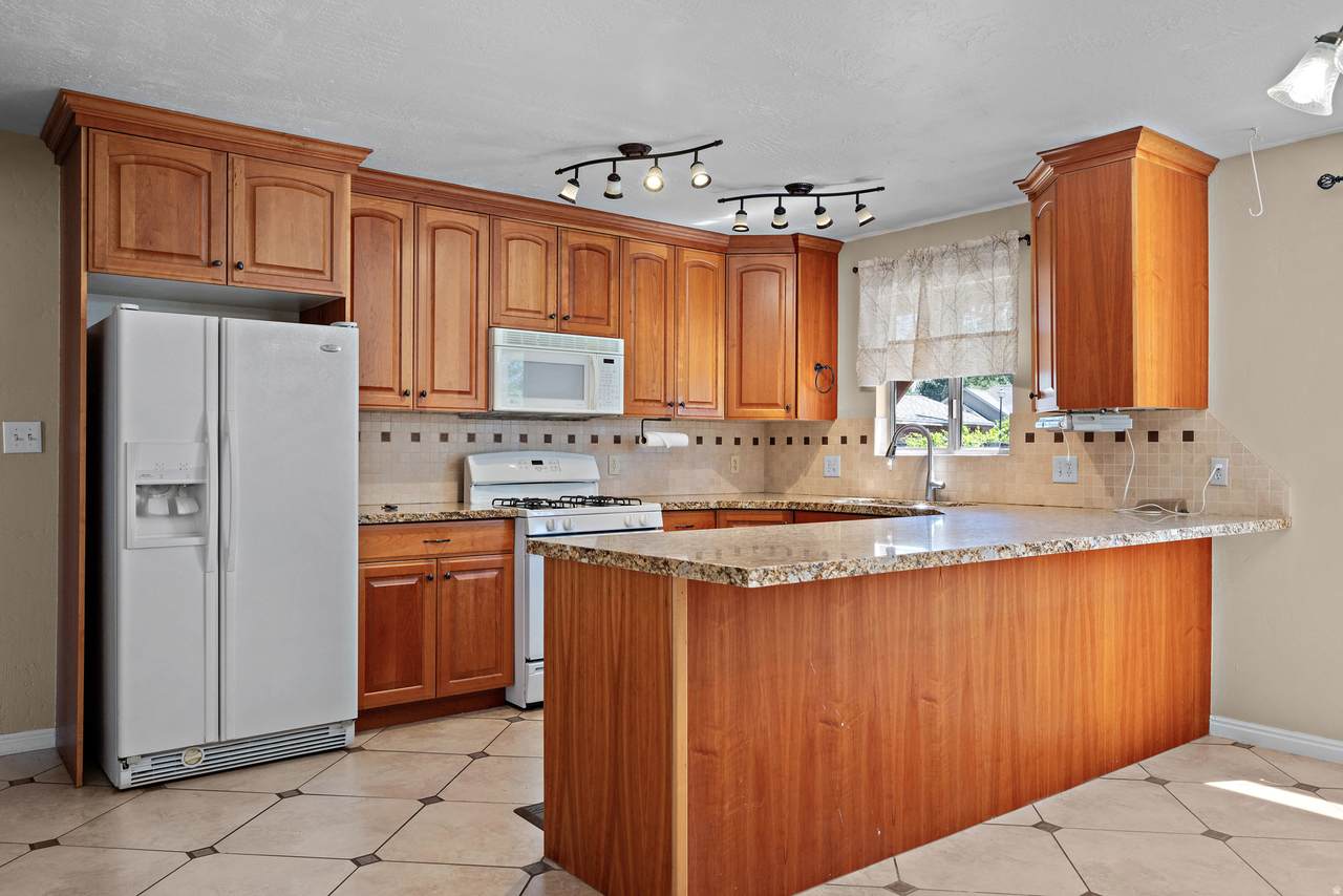 150 Caveman Blvd - Photo 1