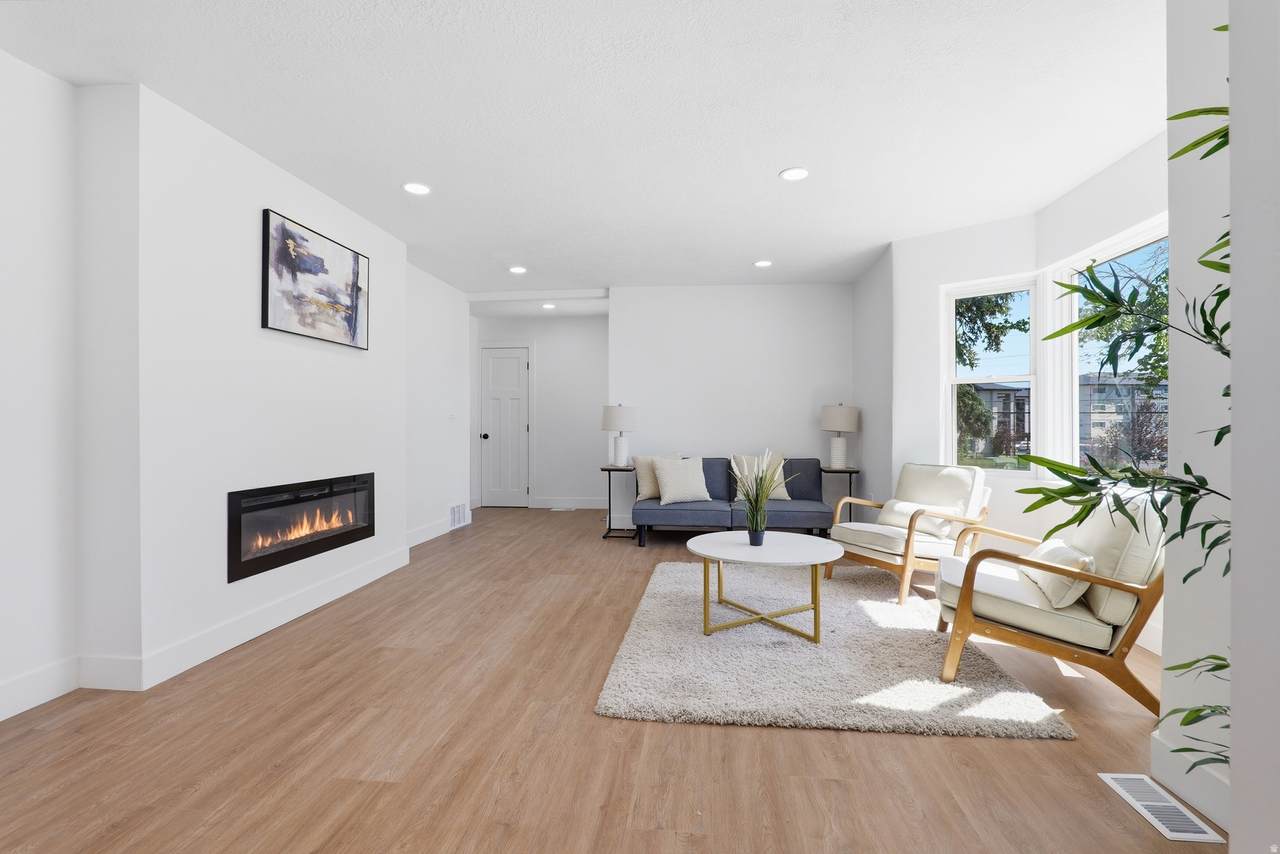 1611 Sandhill Rd - Photo 1