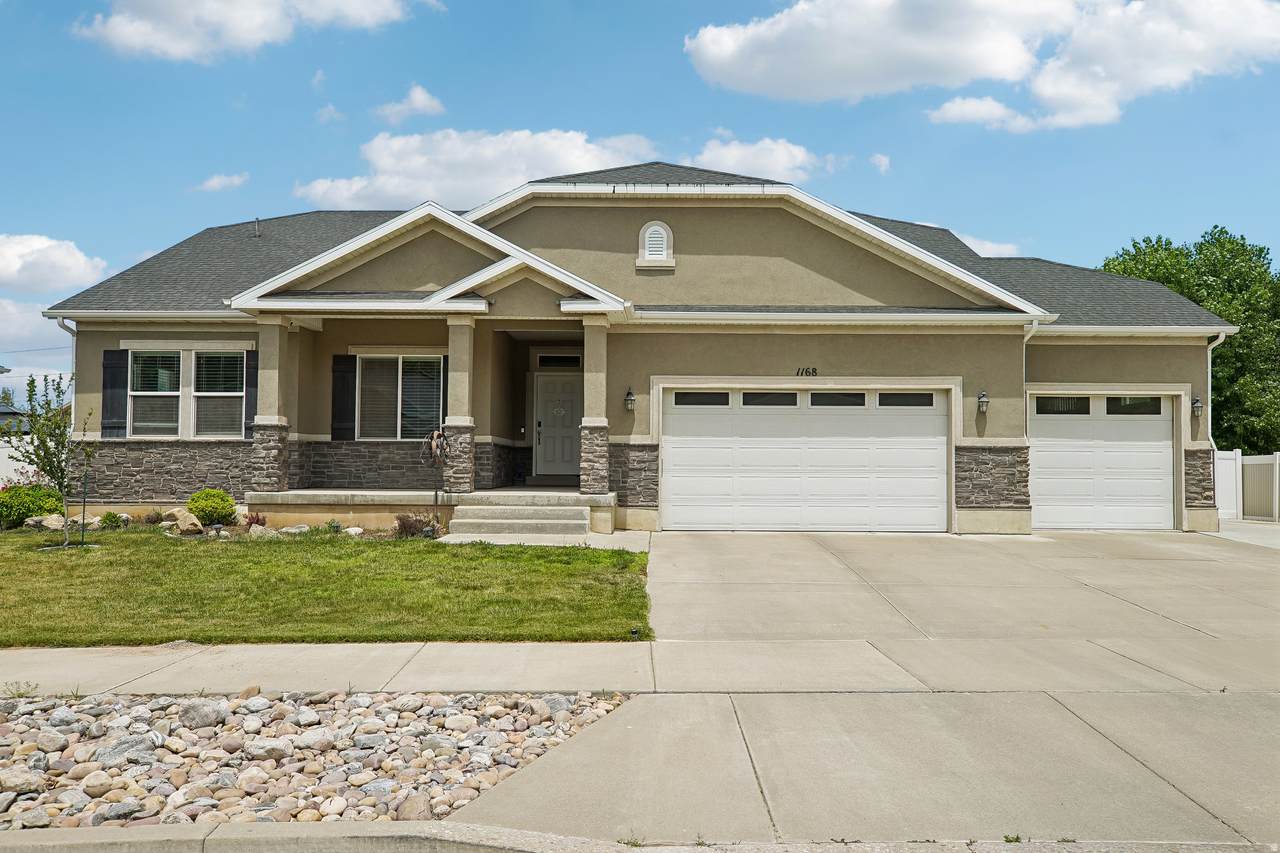 1168 Canyon Dr - Photo 1