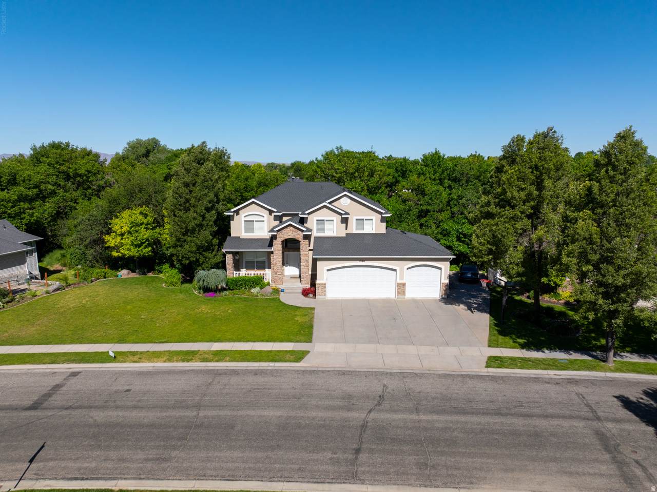 1366 Fox Pointe Dr - Photo 1