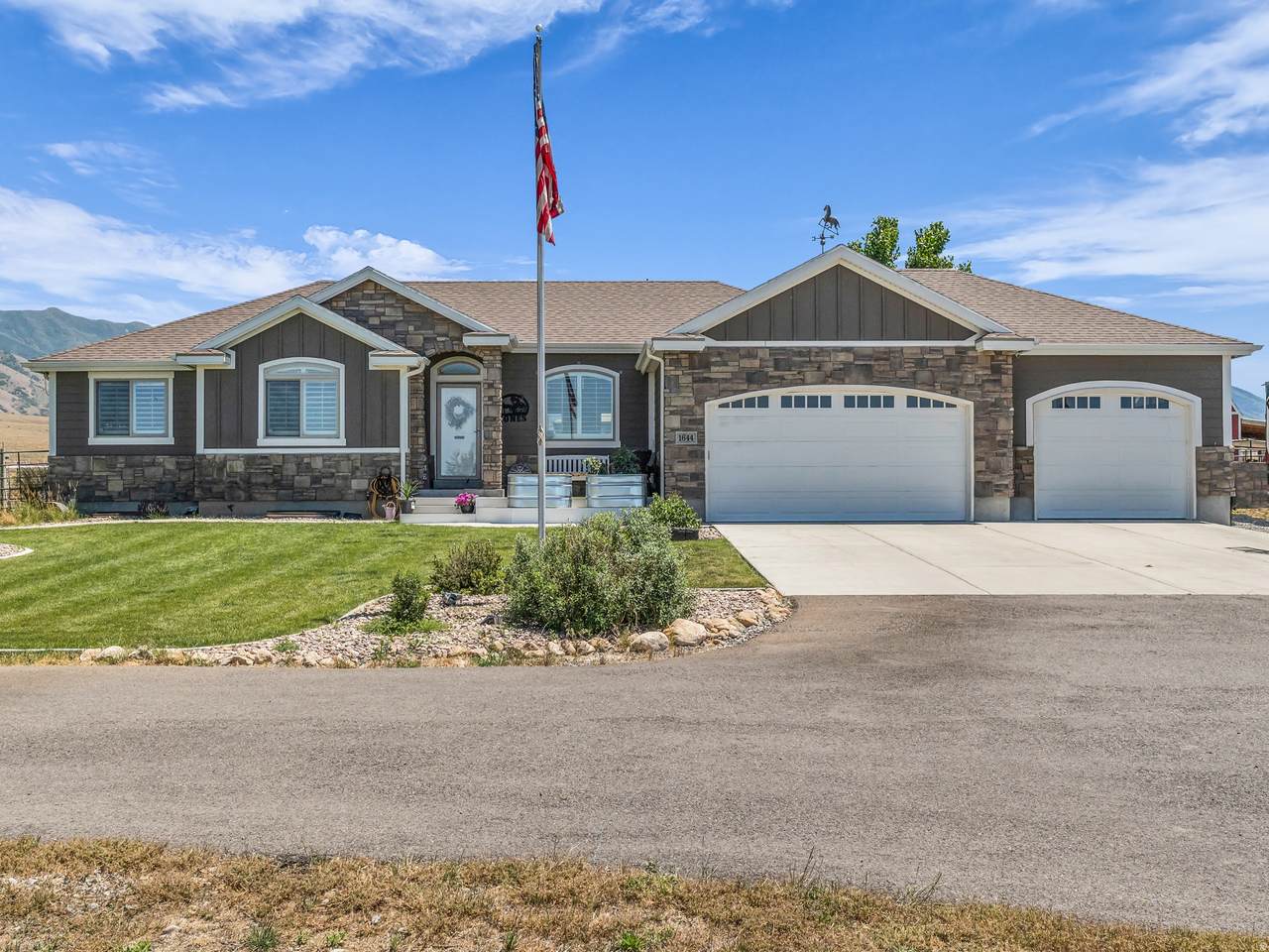 1644 Arrowhead Ln - Photo 1