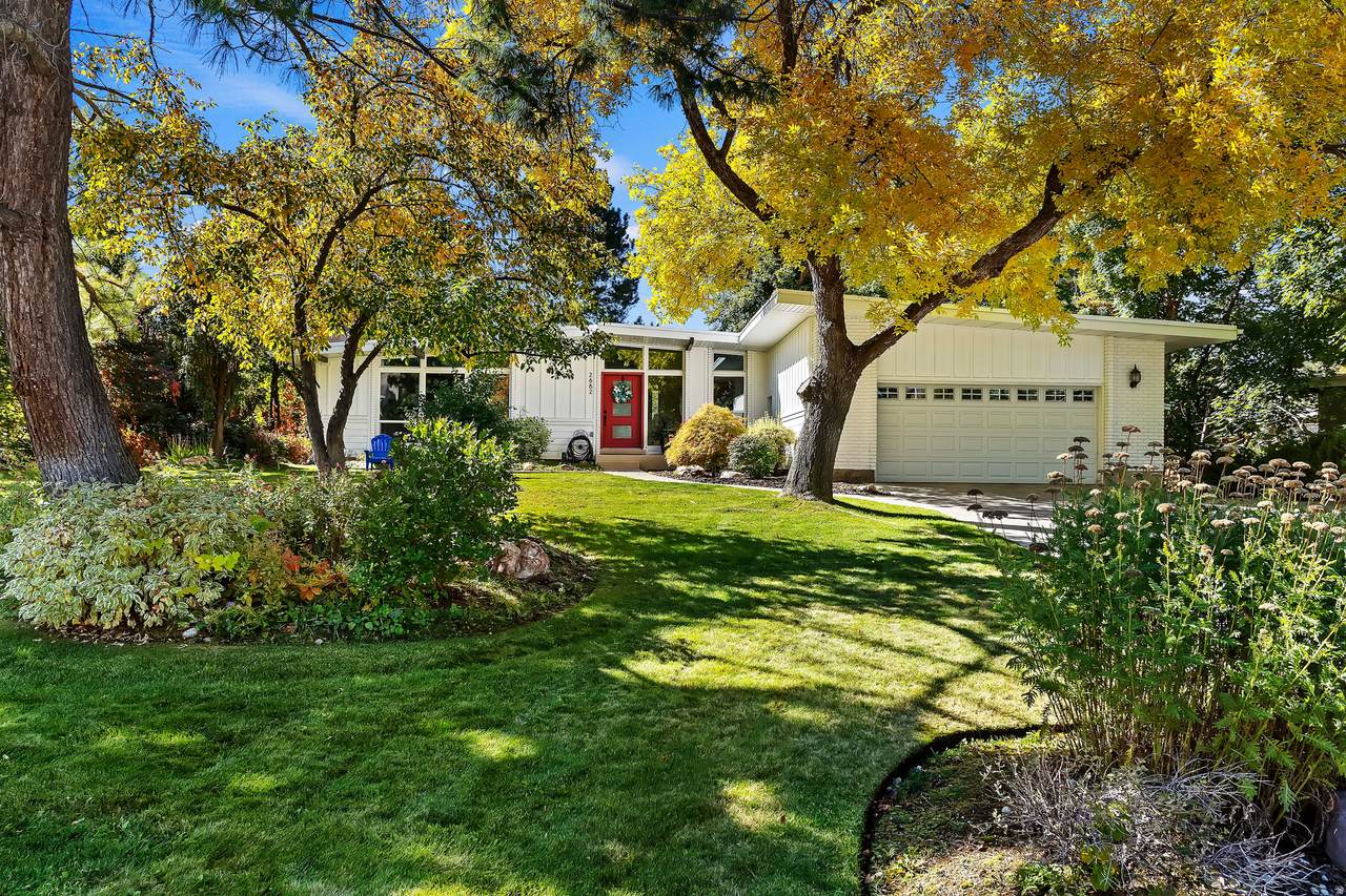 2882 Etienne Way - Photo 1