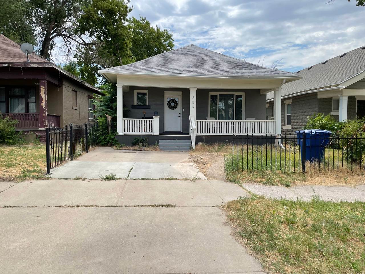857 27TH St - Photo 1