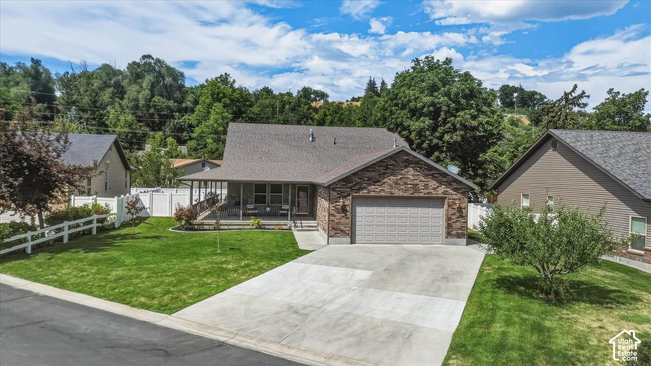 689 Apple Dr. - Photo 1
