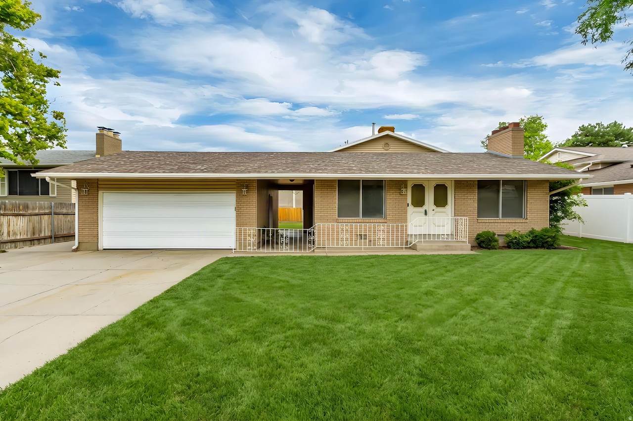 1447 Hollow Dale Dr - Photo 1