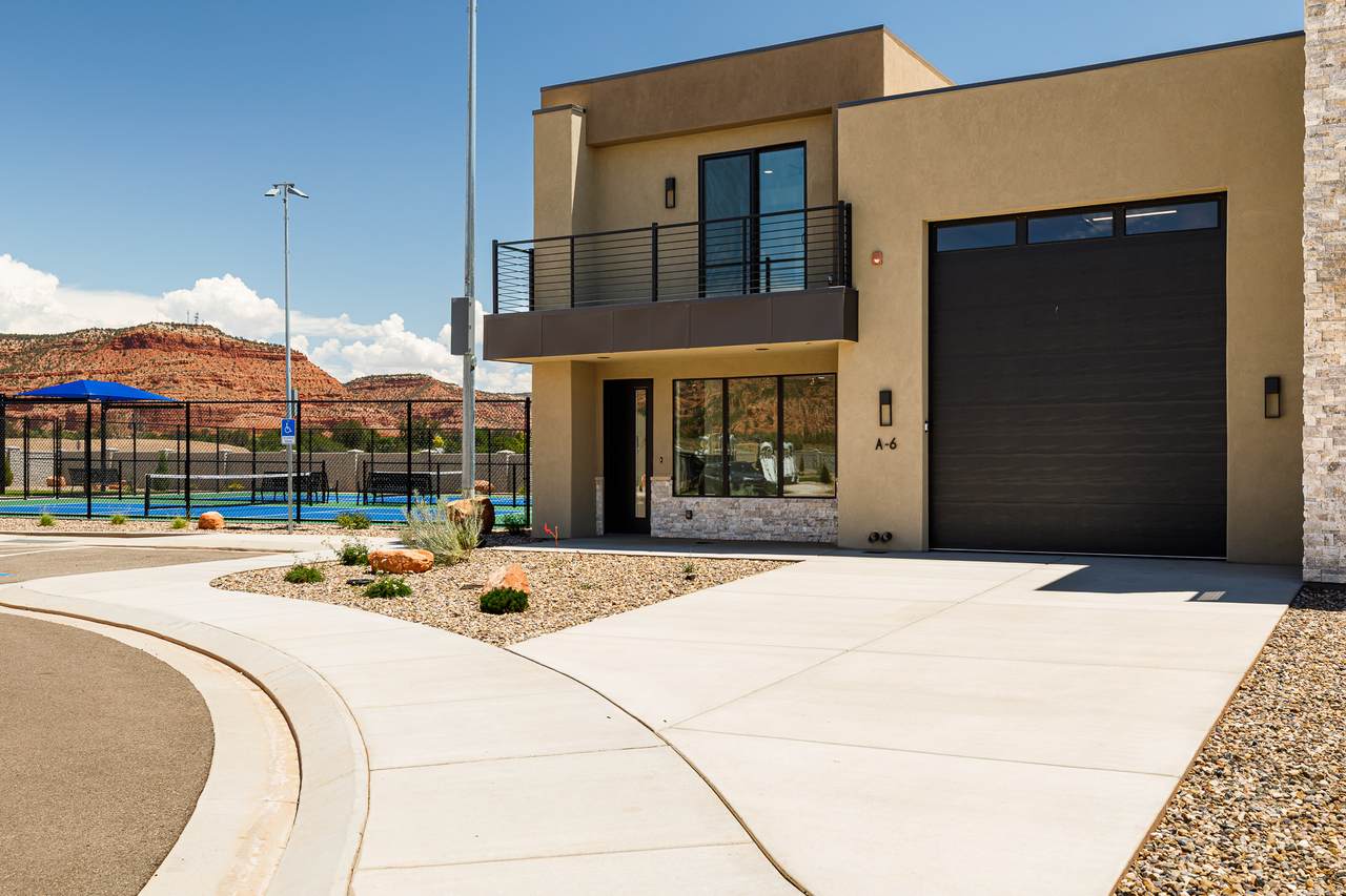 425 Momori Cir - Photo 1