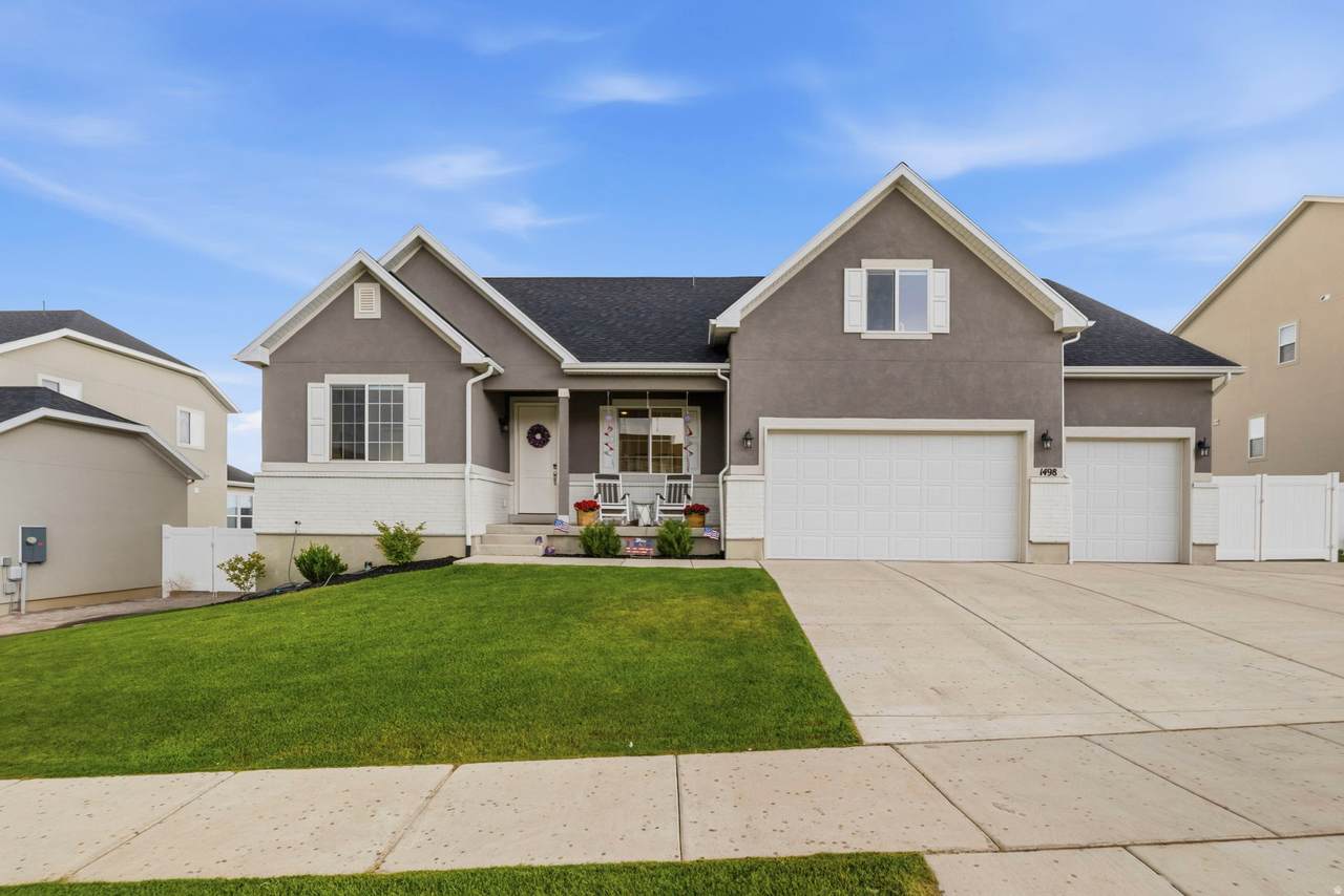 1498 Loveland Ln - Photo 1