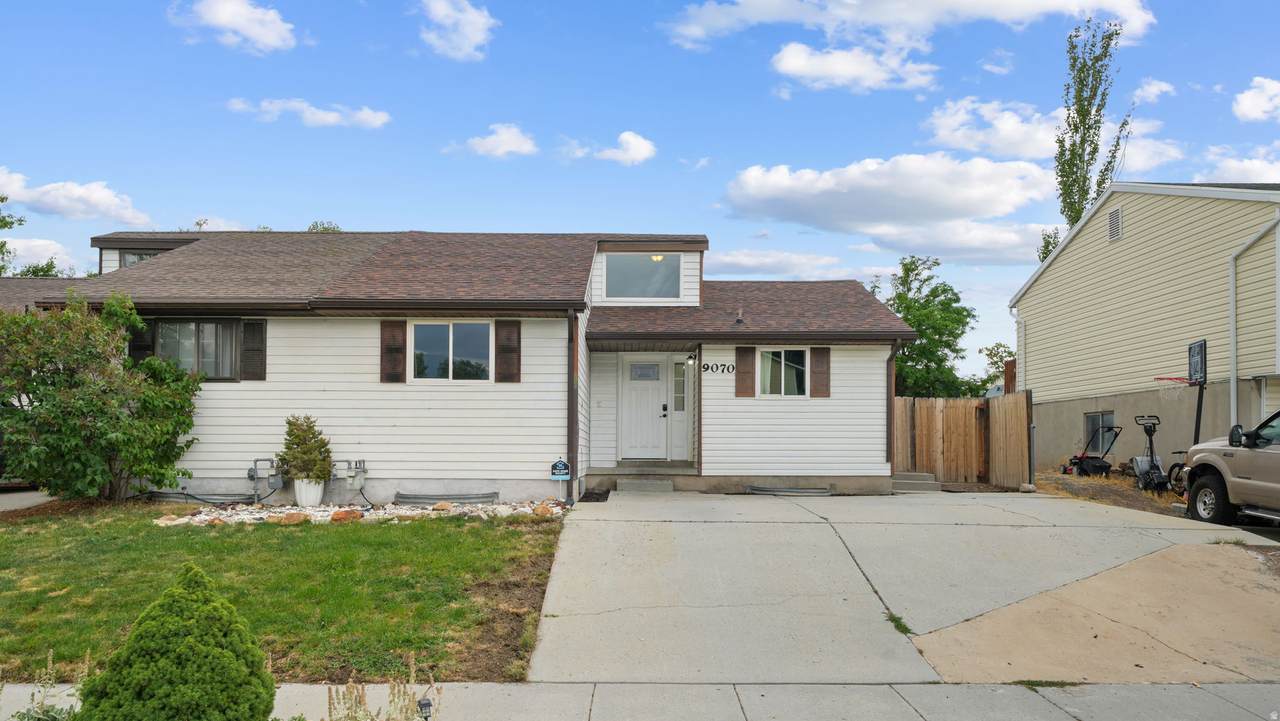 9070 Corliss Ave - Photo 1