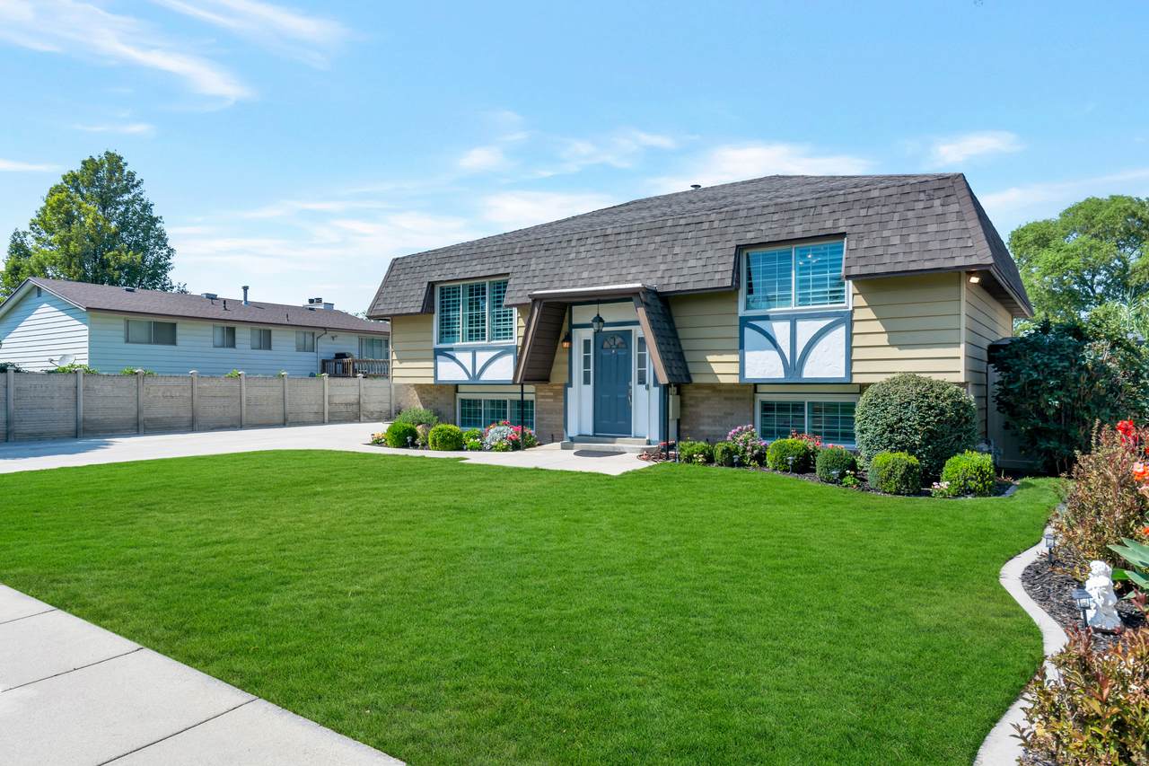3268 Hector Dr - Photo 1