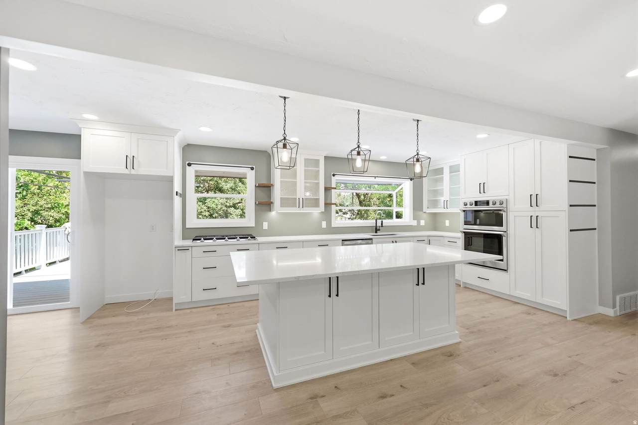 936 Chatelain Rd - Photo 1