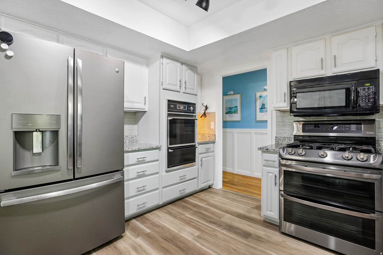 2112 Sunset Dr - Photo 1